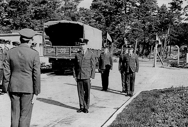 Meldunek dla mjr. Stefana Bartczaka, dowódcy dywizjonu - 1974 r. Meldunek dla mjr. Stefana Bartczaka, dowódcy dywizjonu - 1974 r.